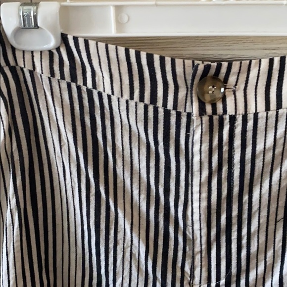 Striped shorts - Picture 2 of 4